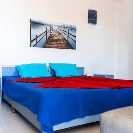 Family House Katerini 게스트하우스 네세부르